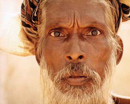 Colorful portrait of Indian man | Photography by Michael Klinkhamer 