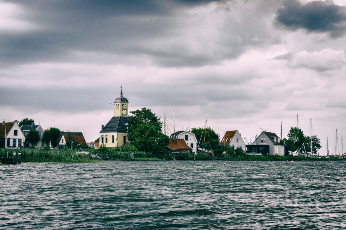 unieke landschap fototour geïnspireerd door de beroemde Nederlandse schrijver Nescio kerkje