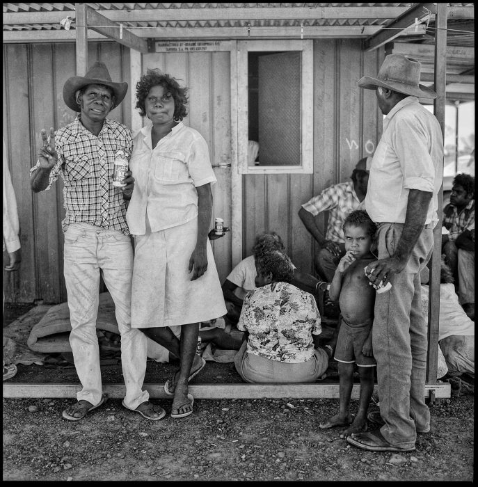 Australia_Aboriginal drinking family_klinkhamerphoto