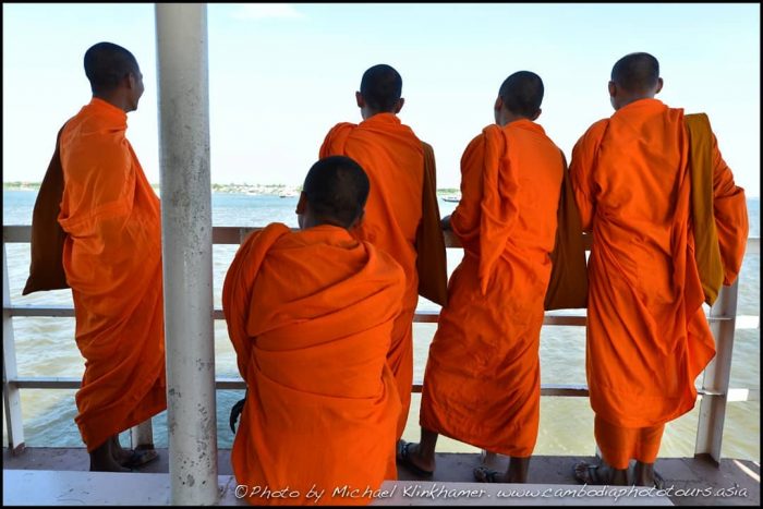 buddhist-monks-cambodia